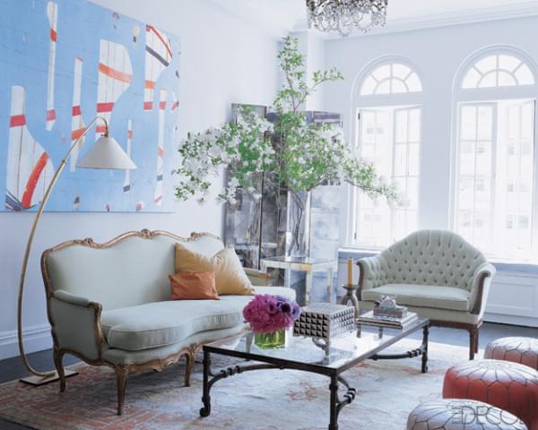 Candace Bushnell opted for a soft antique Oushak in her own living room.