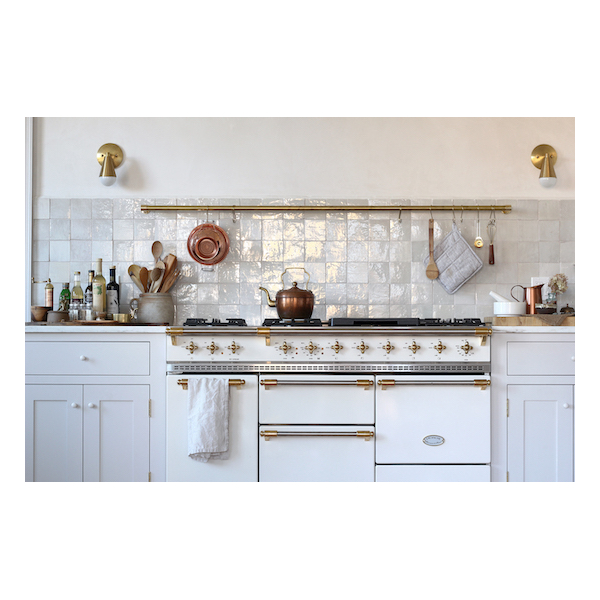 Must-Reads: Full-Proof Cocktail Recipes & An English Country Home