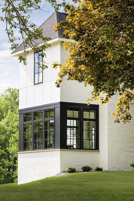 Must-Reads: A Modern Tudor Tour & Martinis 101