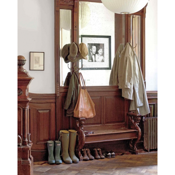 Must-Reads: Displaying Fam Photos & A Chocolate Chip Cookie Hack