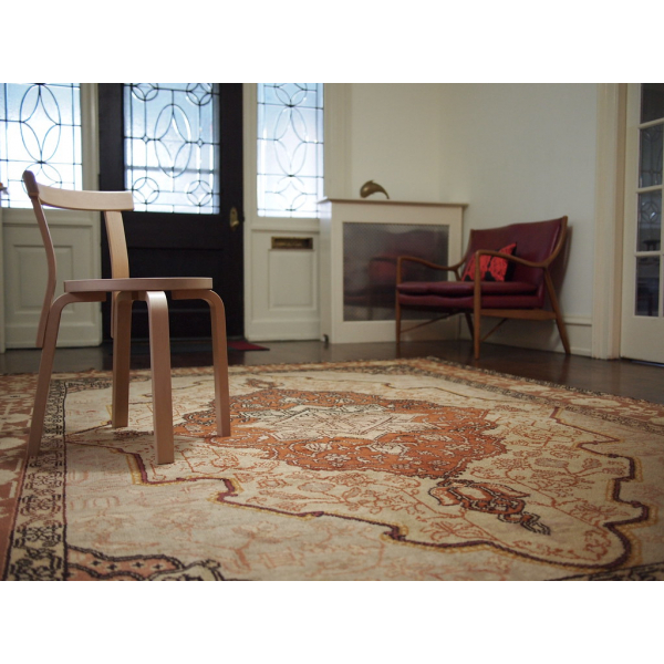 What Makes an Anatolian Oushak Rug Distinctive?